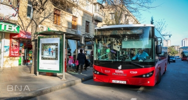 Daha iki sərnişin avtobusu nağdsız ödənişə keçdi (FOTO)