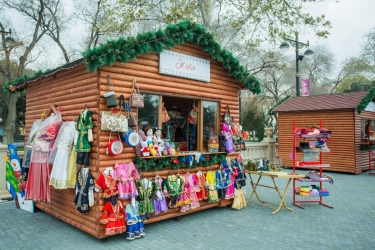 Qadınların və əlilliyi olan şəxslərin əl işləri Qış festival-yarmarkasında (FOTO)