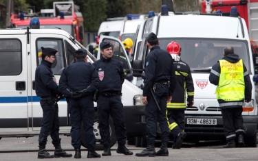 Parisdə bıçaqlı hücum - Ölən və yaralılar var