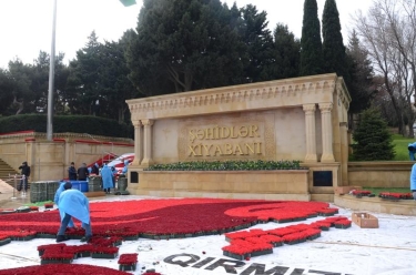 “Şəhidlər Xiyabanı”nda 20 Yanvar faciəsinin ildönümü ilə bağlı hazırlıq işləri aparılır (FOTO)