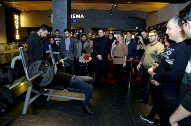 “CinemaPlus”da dünya şöhrətli ağır atlet Naim Süleymanoğlu haqda film nümayiş olunub (FOTO/VİDEO)