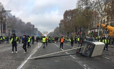 Parisdə yollar bağlandı - Taksi və təcili yardım sürücüləri tətil edir