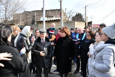 Deputatlığa namizəd Afət Həsənova seçicilərlə görüşüb (FOTO)