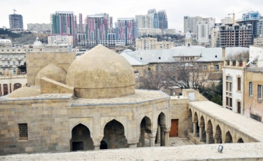 İçərişəhərdə koronavirusa qarşı qabaqlayıcı tədbirlər görülür (FOTO)