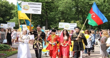 Azərbaycanlıların rəqs qrupu Kiyevdə beynəlxalq uşaq festivalında təmsil olunub (FOTO)