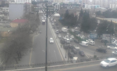 Bakıda yol qəzası prospektdə tıxac yaratdı (FOTO)