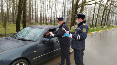 Masallı polisi 200-dən artıq sürücüyə tibbi ləvazimat payladı (FOTO)