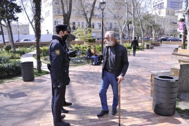 Küçəyə çıxan 65 yaşlı insanların yaşadıqları ünvana qaytarılması təmin edilir (FOTO)