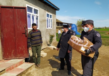 Cəlilabad polisi yaşlılar və aztəminatlı ailələrə ərzaq yardımı edib