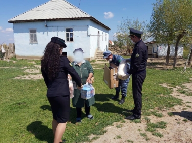 Gömrükçülər daha 80 ailəyə yardım ediblər (FOTO/VİDEO)