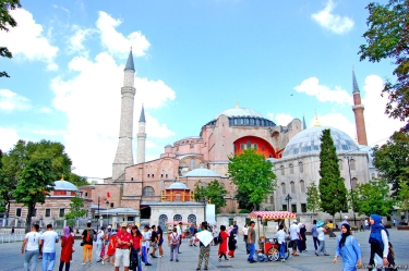 Türkiyəyə səfər edən italiyalı turistlərin sayı kəskin azalıb