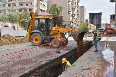 Bakının bu küçələrində içməli və tullantı su xətləri yenilənir (FOTO)