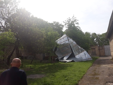 Güclü külək bəzi rayonlarda elektrik təsərrüfatına ciddi ziyan vurub (FOTO)