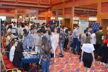 UNEC-in təşkilatçılığı ilə gənclər üçün əmək yarmarkası təşkil olunub (FOTO)