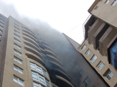 Bakıda çoxmərtəbəli yaşayış binasında yanğın olub