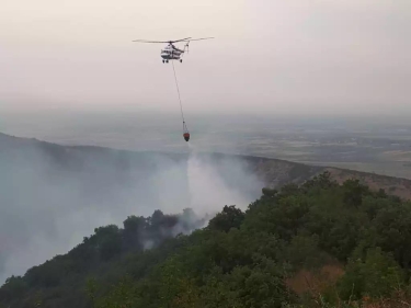 Ağsu aşırımında yanğın bəzi istiqamətlərdə nəzarətə götürülüb (FOTO/VİDEO)  (ƏLAVƏ OLUNUB)