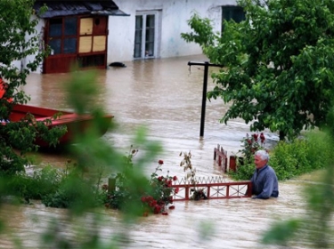 Serbiyanın 20 bələdiyyəsində fövqəladə vəziyyət elan edildi