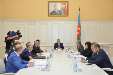 Əmək Münasibətlərinin Tənzimlənməsi və Koordinasiyası Komissiyasının növbəti iclası keçirilib (FOTO)