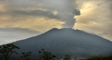 Mexiko yaxınlığında vulkan 5 kilometr hündürlüyə kül püskürüb