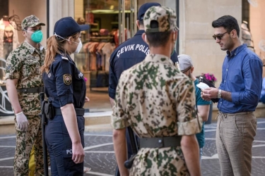 Bakı polisi maskasız gəzənlərə qarşı reydlərə başladı (FOTO)