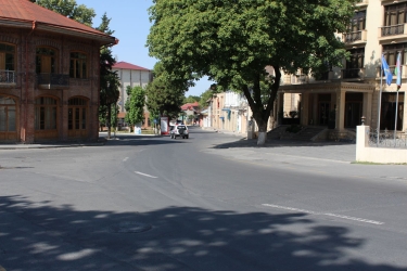 Polis Şəkidə sərt karantin rejiminə nəzarət edir (FOTO)