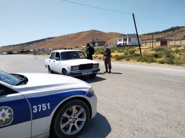 Xaçmaz və Siyəzəndə polis əməkdaşları gücləndirilmiş iş rejimində çalışırlar (FOTO)